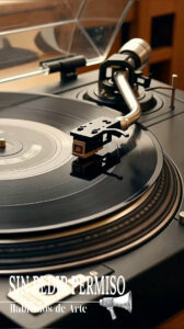 Lee más sobre el artículo Sin pedir permiso: Hablemos de ARTE, hoy “Cuando la canción aprendió a decirnos quiénes éramos (y cuando empezamos a dejar de escucharnos).”